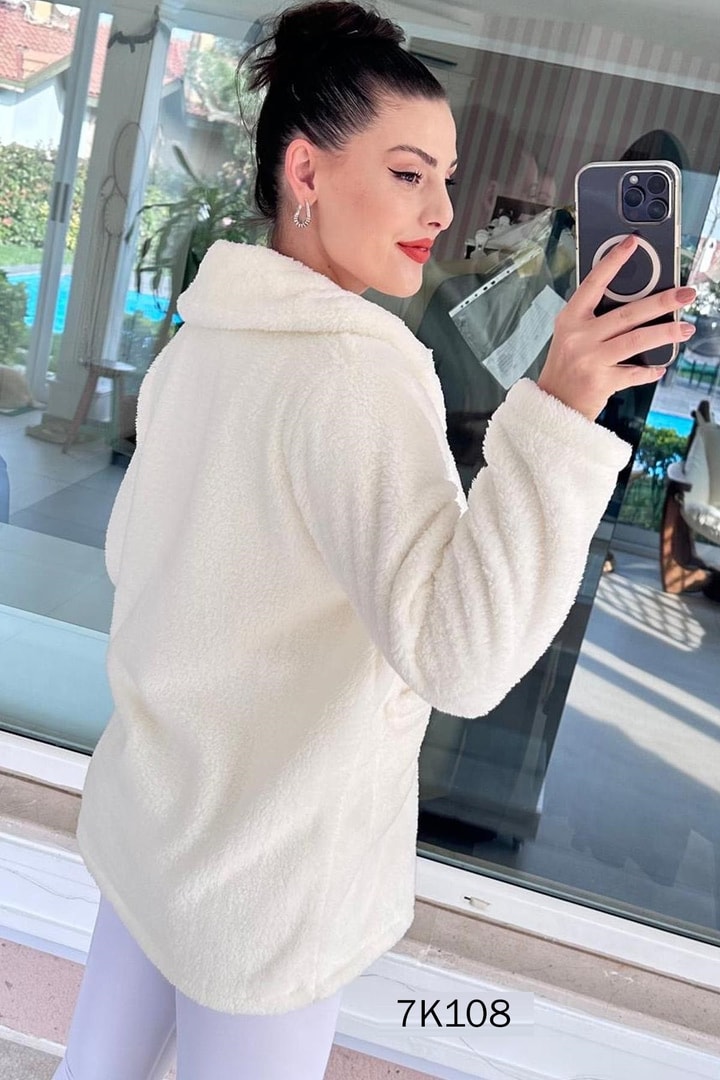 Düğmeli Peluş Hırka