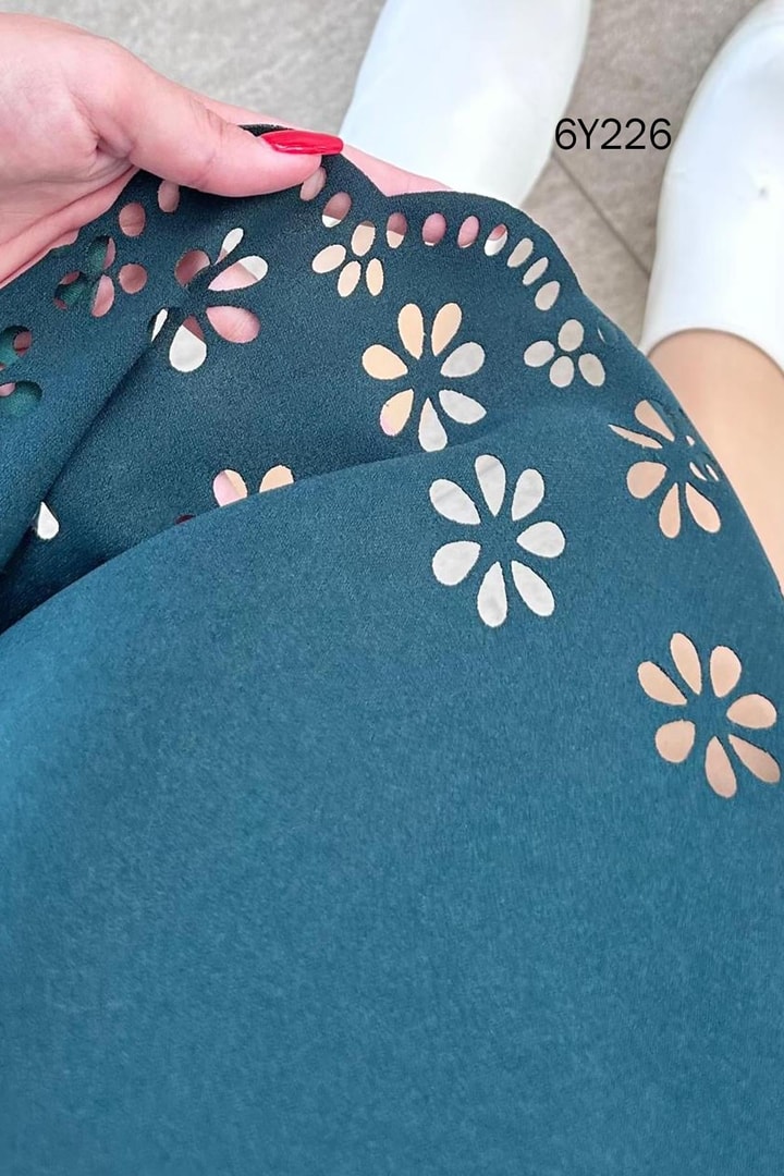 Eteği Lazer Kesim Krep Elbise