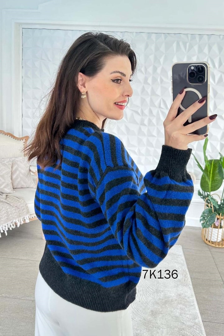 İnce Çizgili Triko Bluz