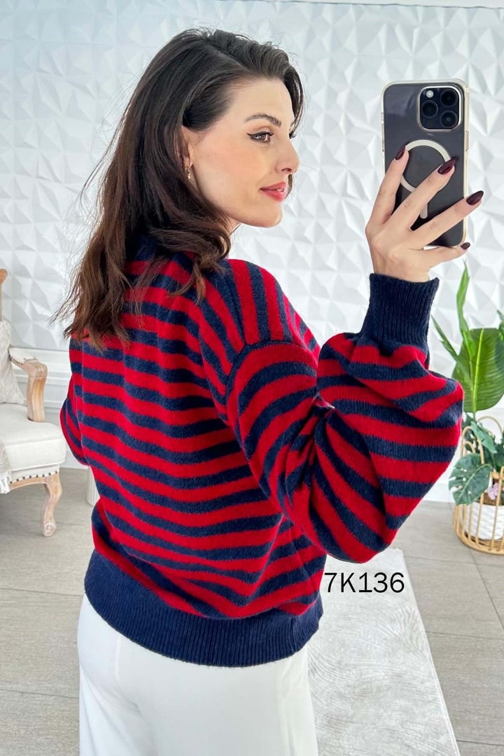 İnce Çizgili Triko Bluz