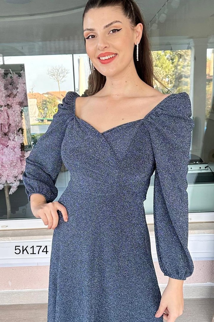 Kalp Yaka Simli Elbise