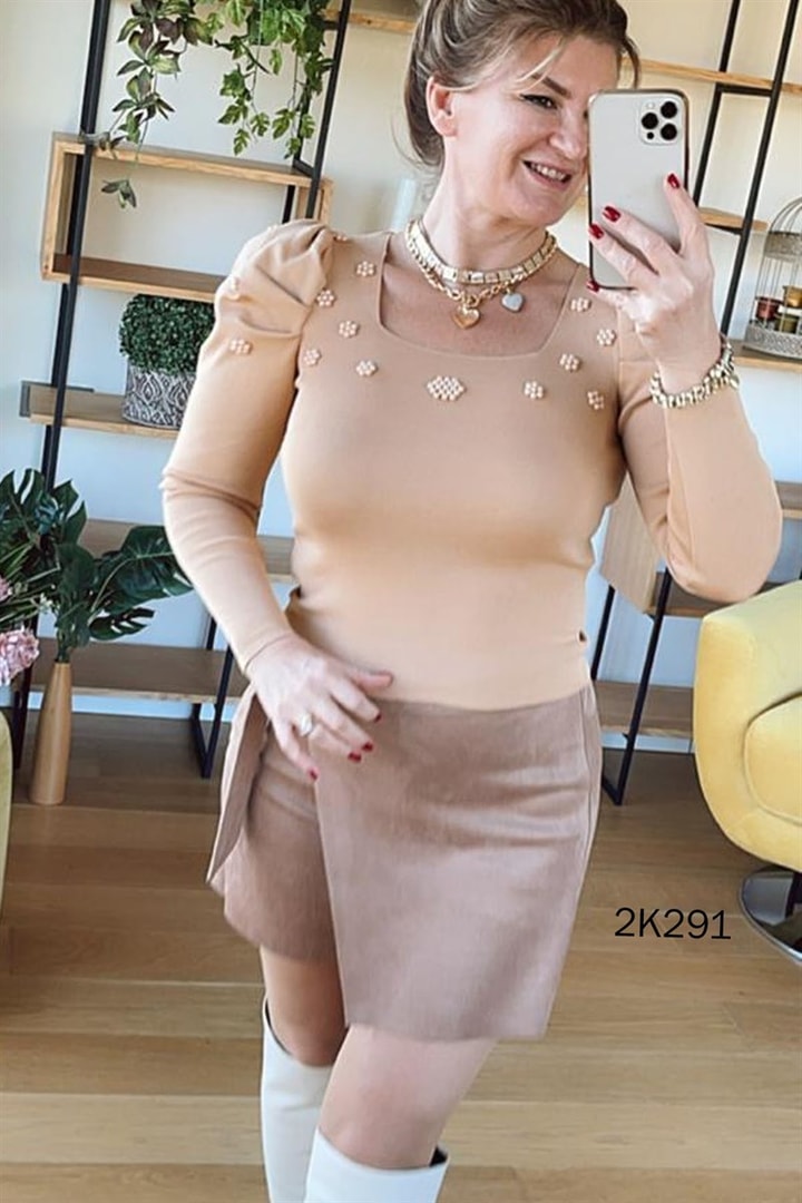 Kare Yaka İnci Detaylı  Bluz