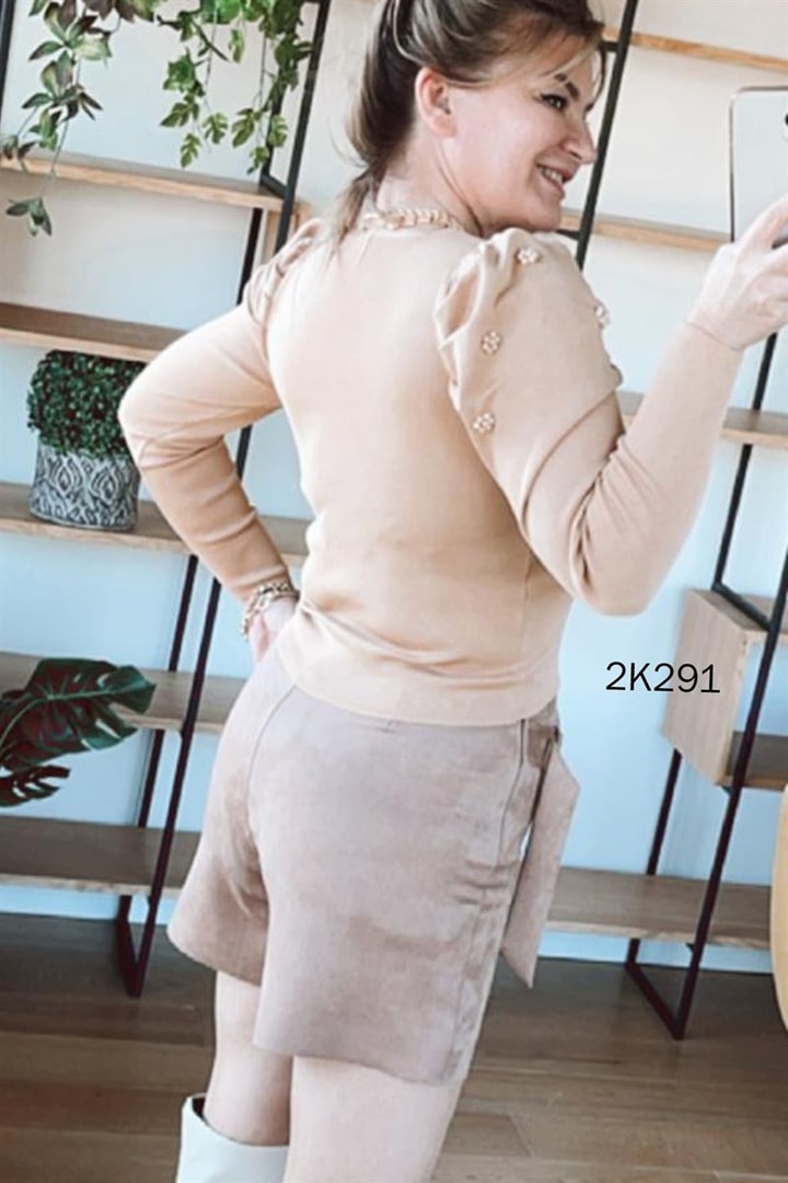 Kare Yaka İnci Detaylı  Bluz