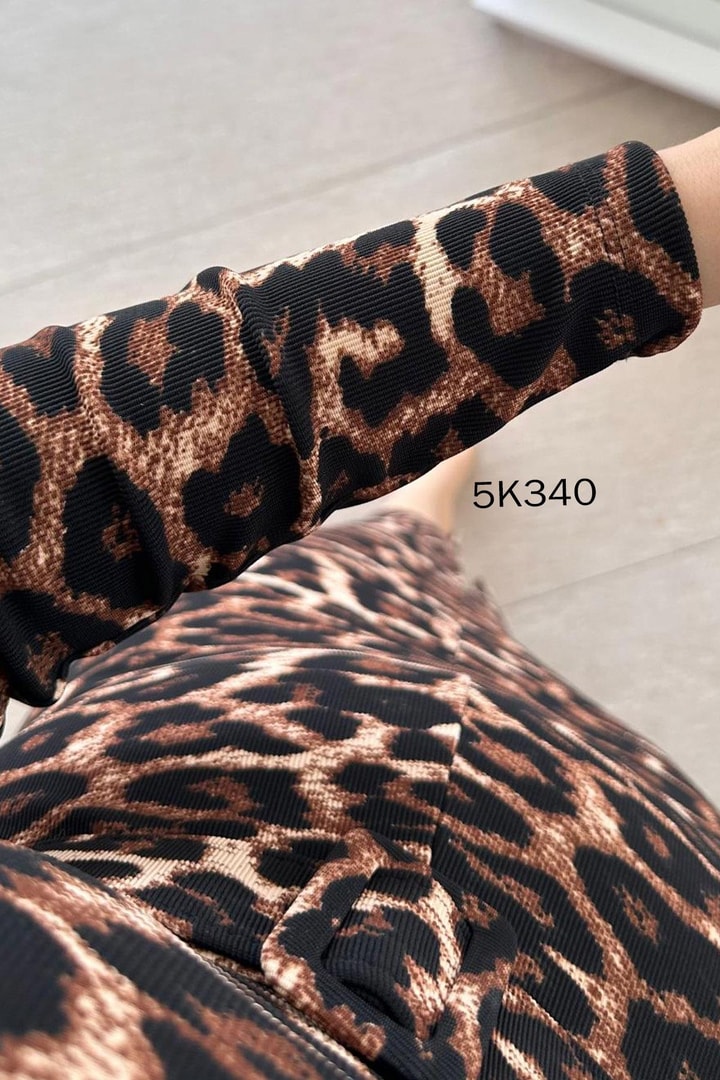 Kare Yaka Kemerli Elbise