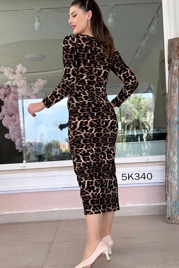 Kare Yaka Kemerli Elbise