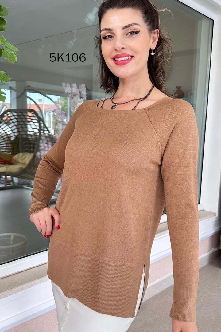Kare Yaka Yandan Yırtmaçlı Triko Bluz