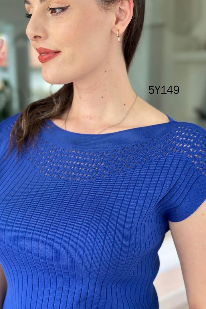 Kayık Yaka Ajurlu Triko Bluz
