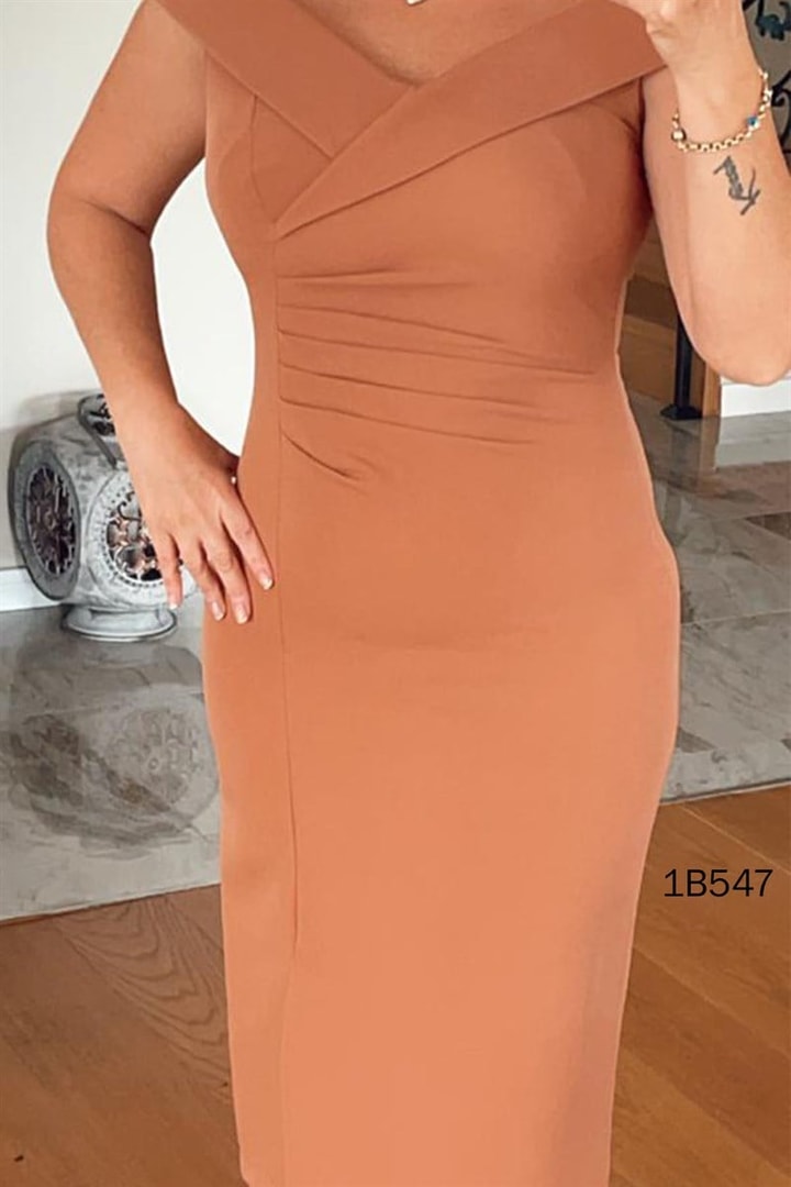 Kayık Yaka Elbise