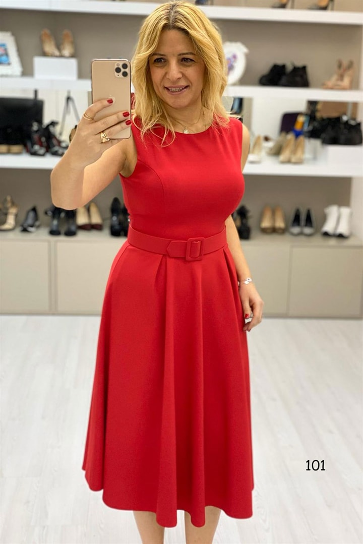 Kemerli Elbise