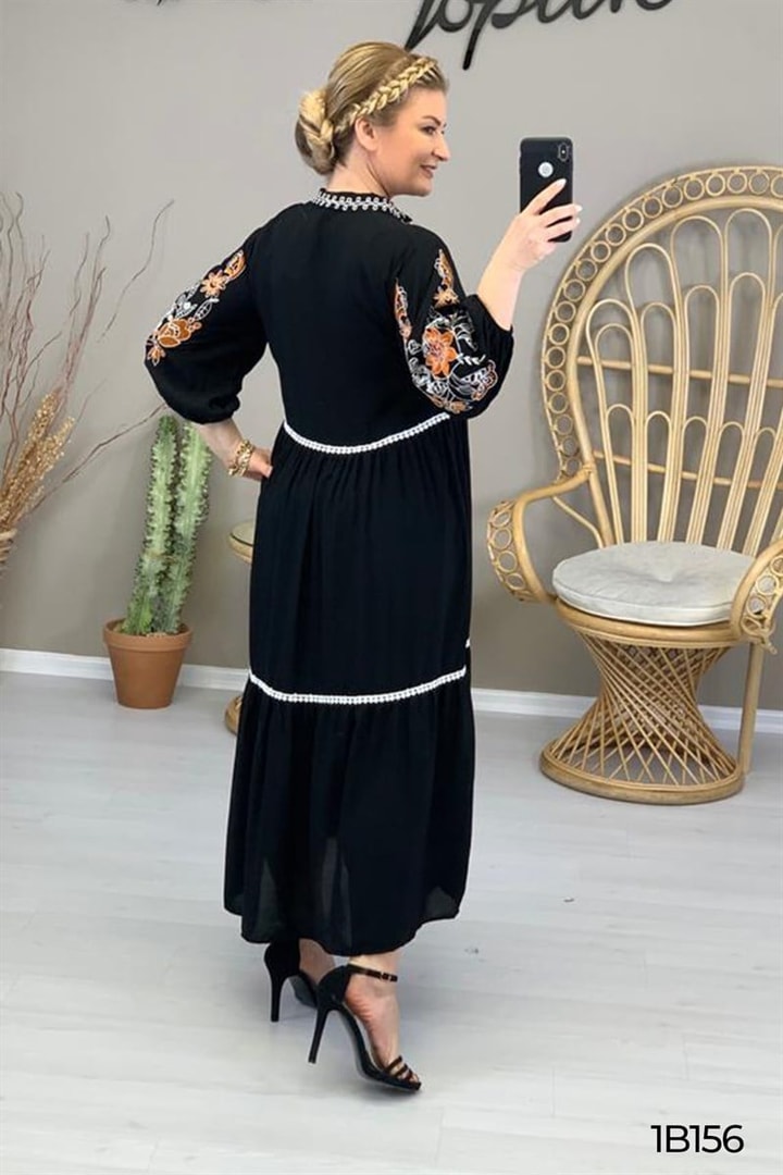 Kolları Çiçek Nakışlı Elbise