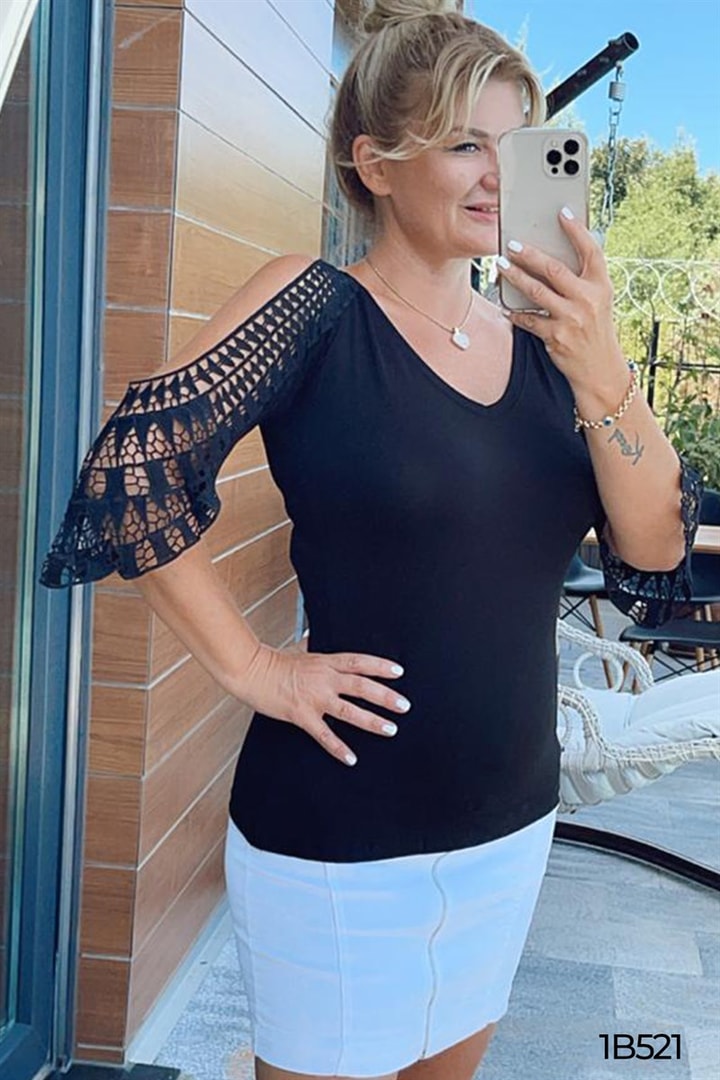 Kolları Güpür Detay Bluz