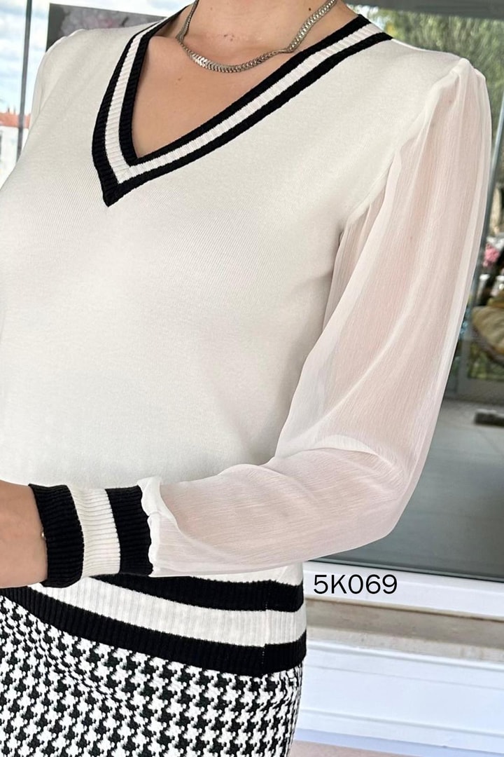 Kolları Tül V Yaka Şeritli Triko Bluz
