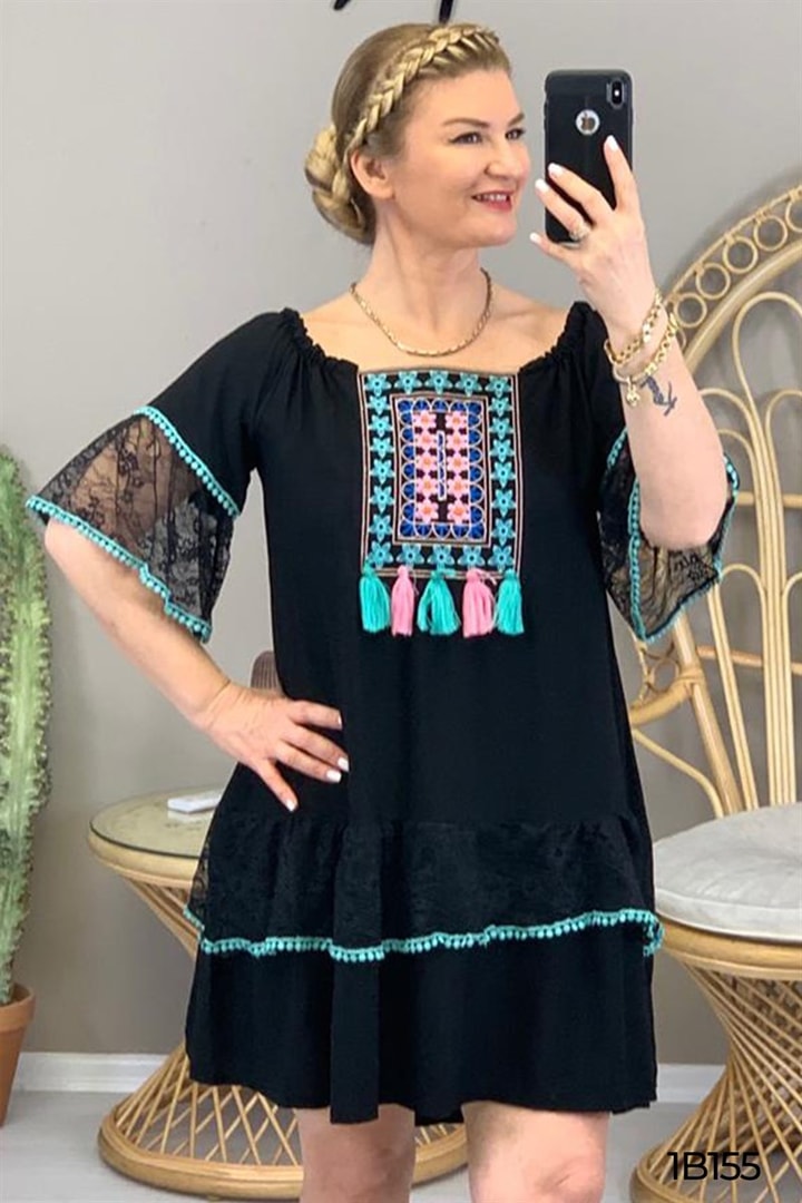 Kolları Tüllü Çiçek Nakışlı Elbise