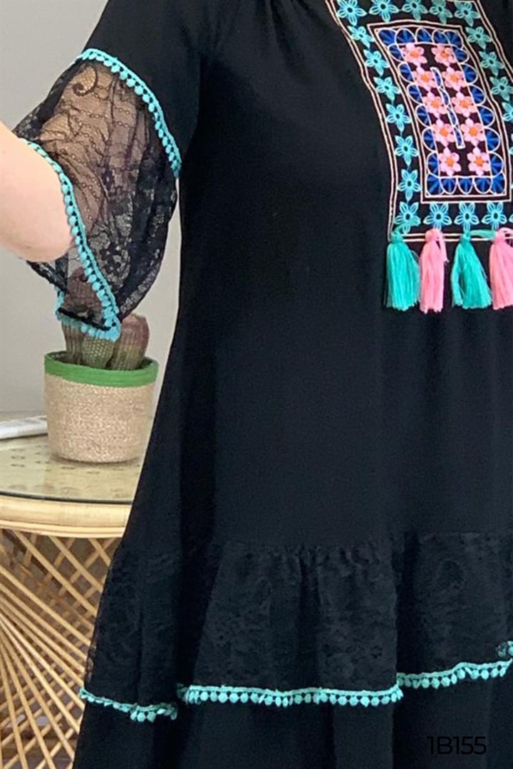 Kolları Tüllü Çiçek Nakışlı Elbise