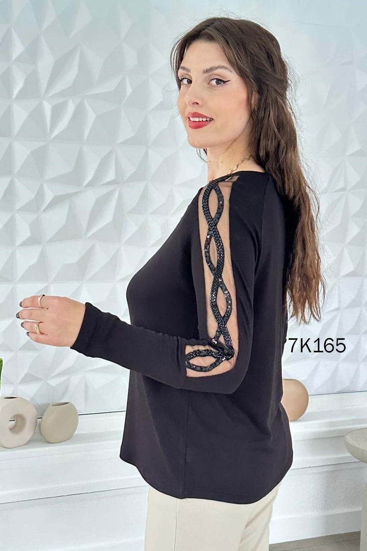 Kolu Boncuk İşlemeli Çilek Kumaş Bluz
