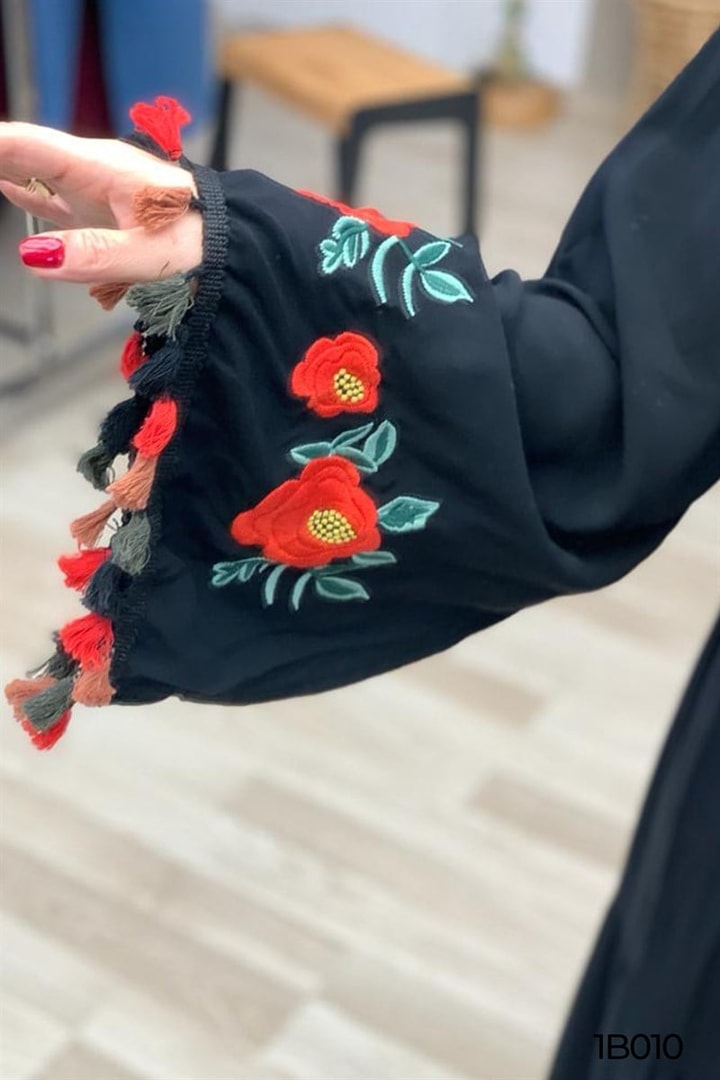 Madonna Yaka Kolları Çiçek Nakışlı Elbise