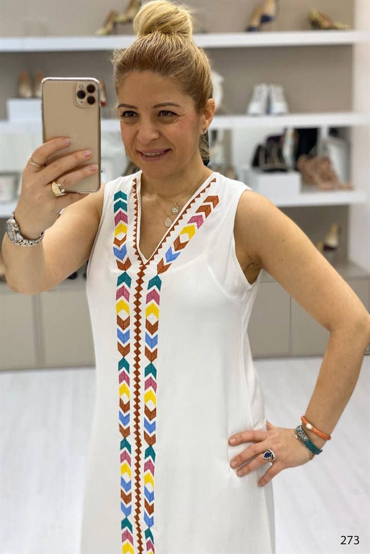 Nakışlı Elbise