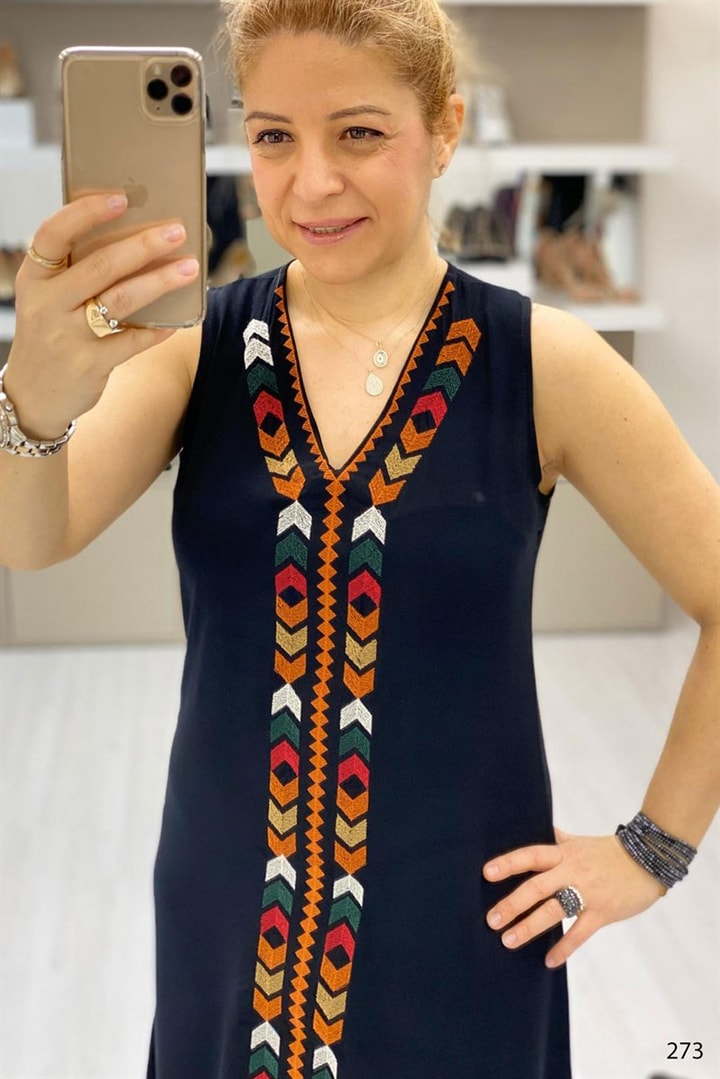 Nakışlı Elbise