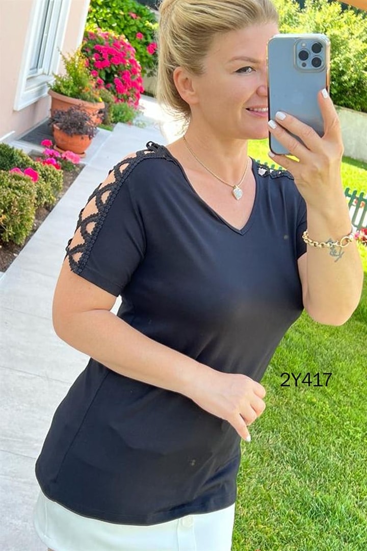 Omuzları Güpür Detay Bluz