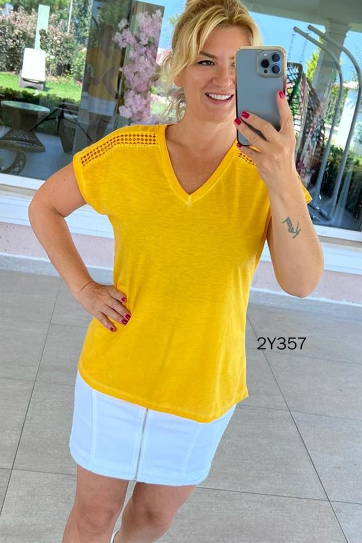 Omuzu Dantel Detay Tshirt