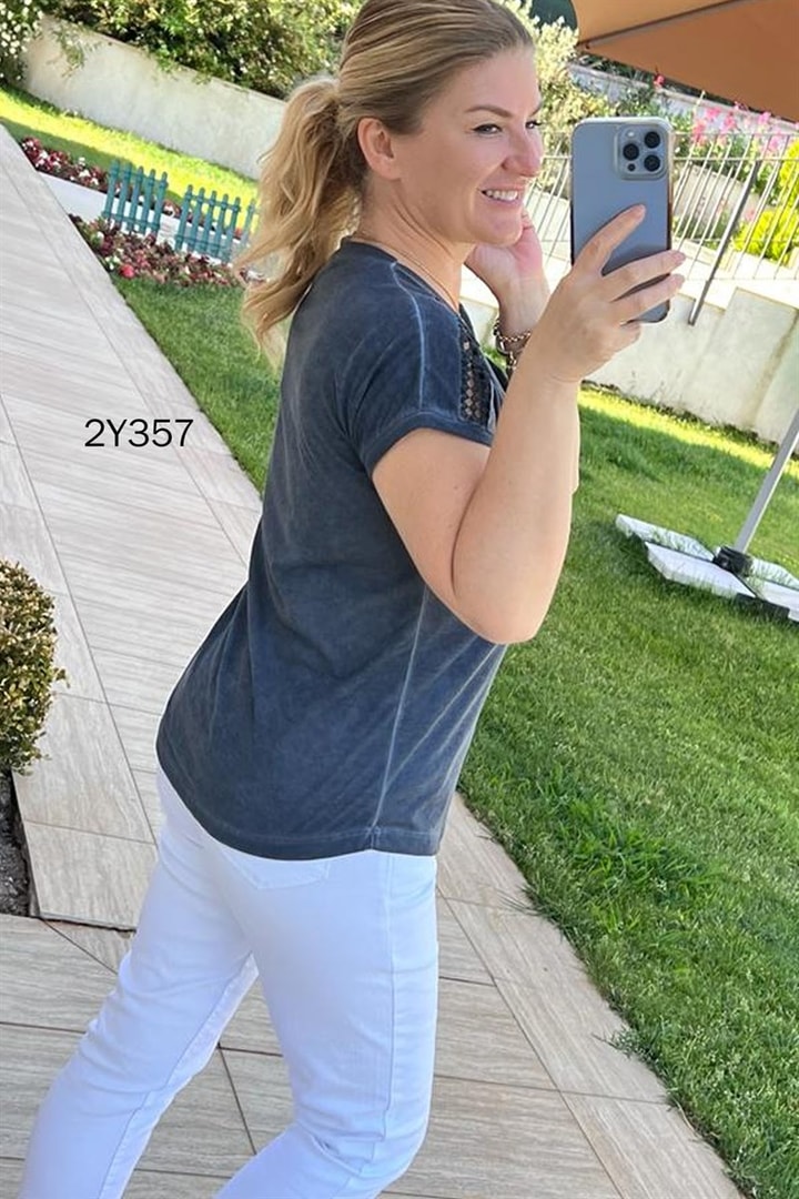 Omuzu Dantel Detay Tshirt