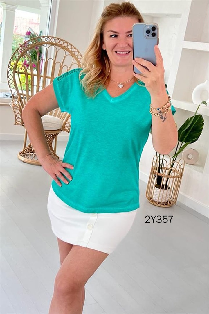 Omuzu Dantel Detay Tshirt