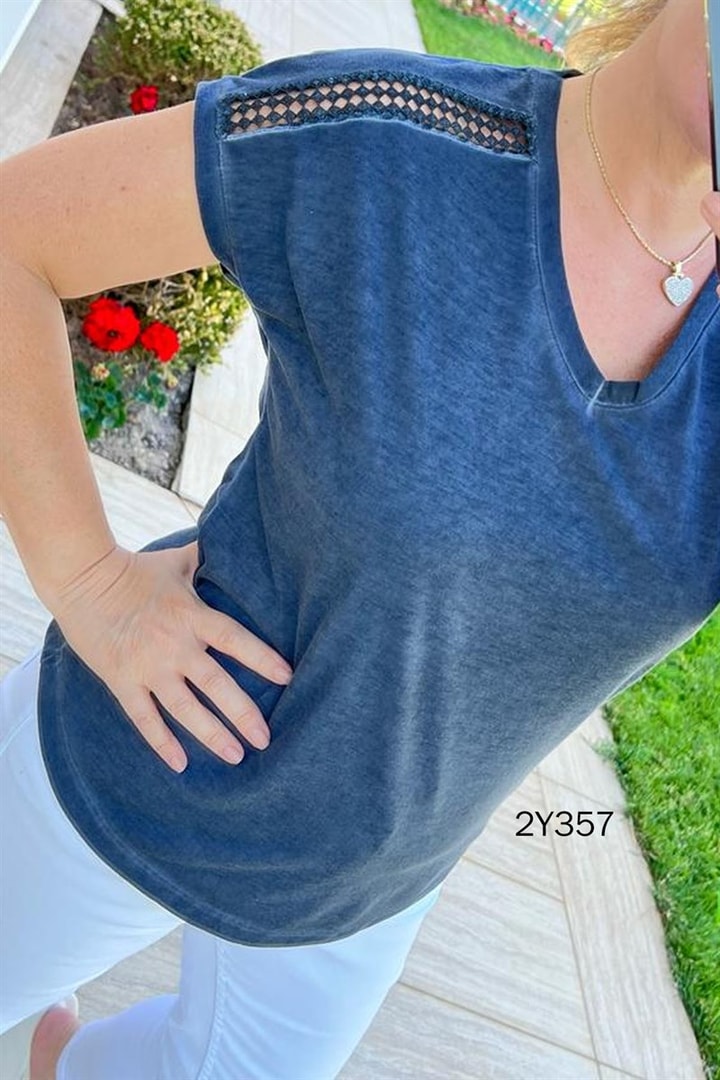 Omuzu Dantel Detay Tshirt