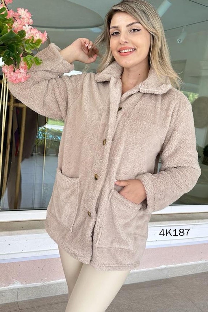 Önden Düğmeli Peluş Hırka