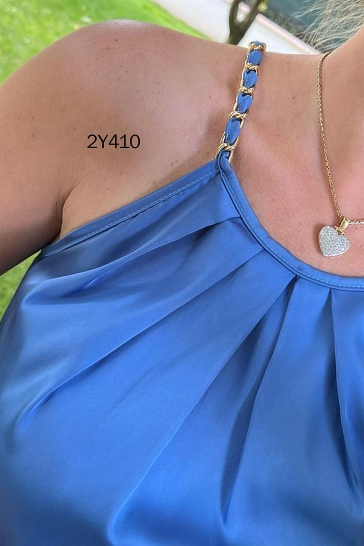 Önü Pileli Zincir Askılı Saten Bluz