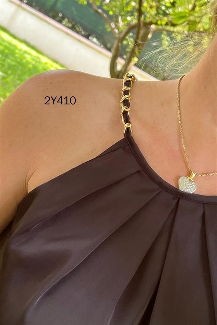 Önü Pileli Zincir Askılı Saten Bluz