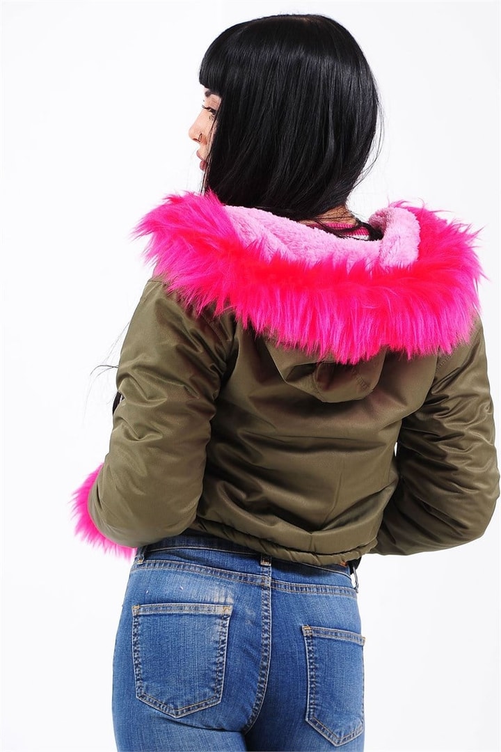 Peluş Detay Kısa Mont