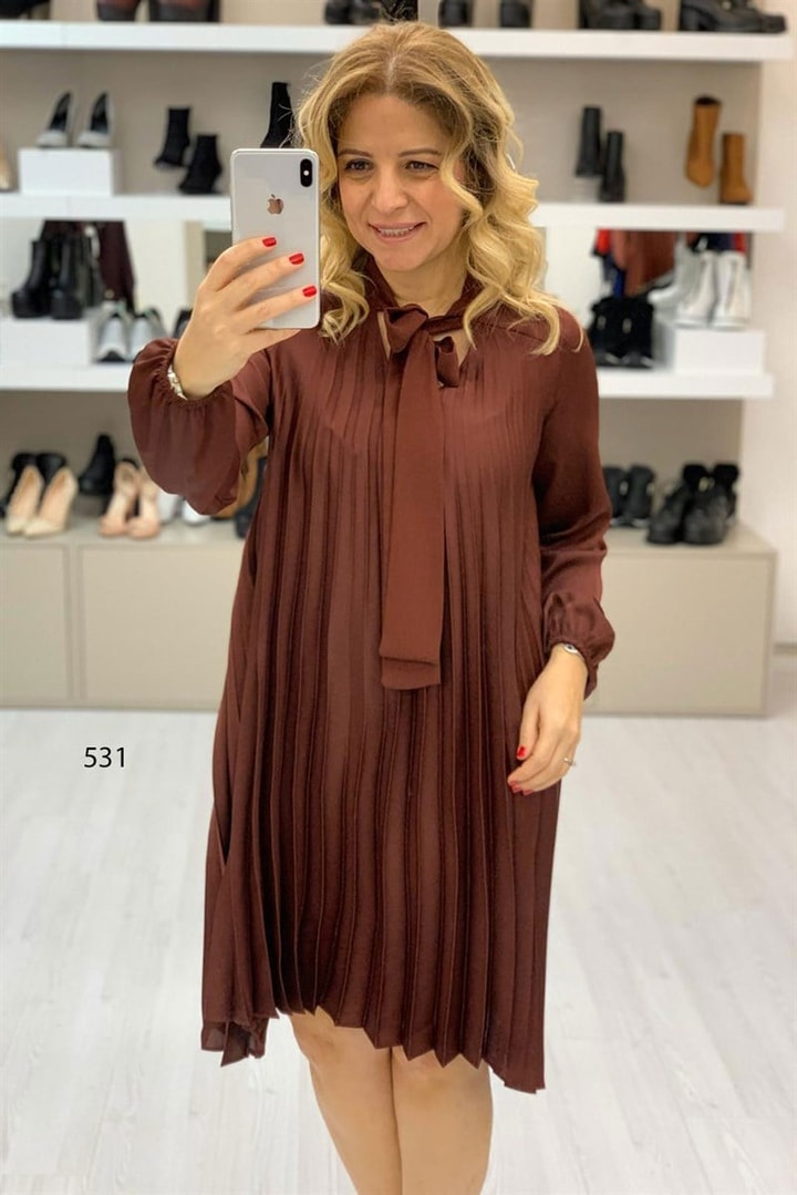 Piliseli Fularlı Elbise