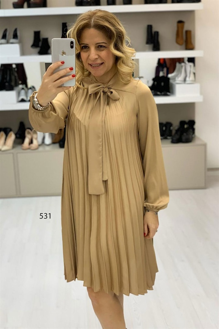 Piliseli Fularlı Elbise