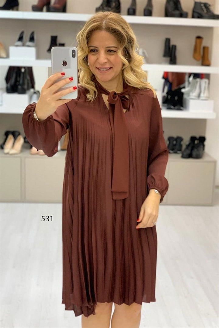 Piliseli Fularlı Elbise