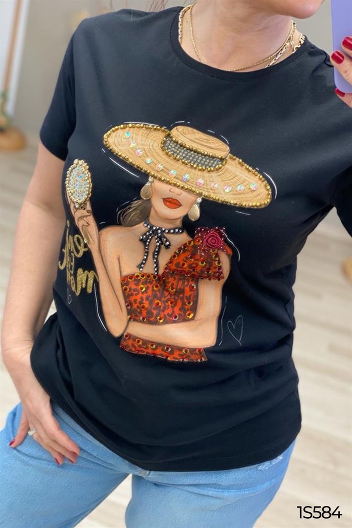 Şapkalı Kadın  Baskılı El işlemeli Tshirt