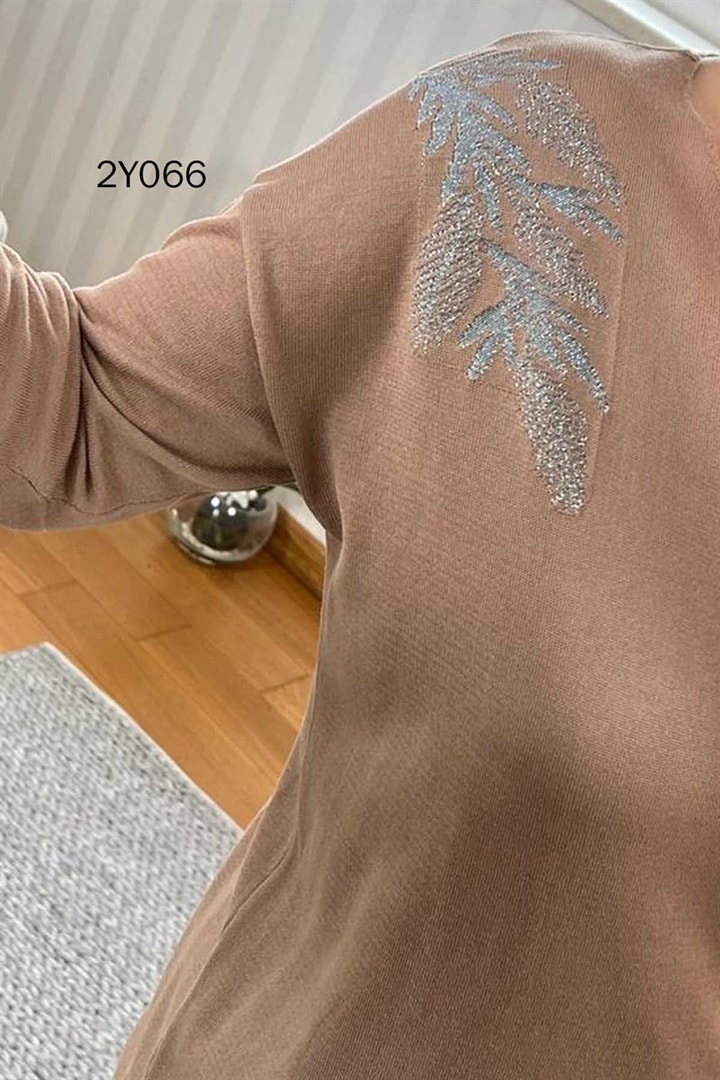 Simli Yaprak İşlemeli Triko Bluz