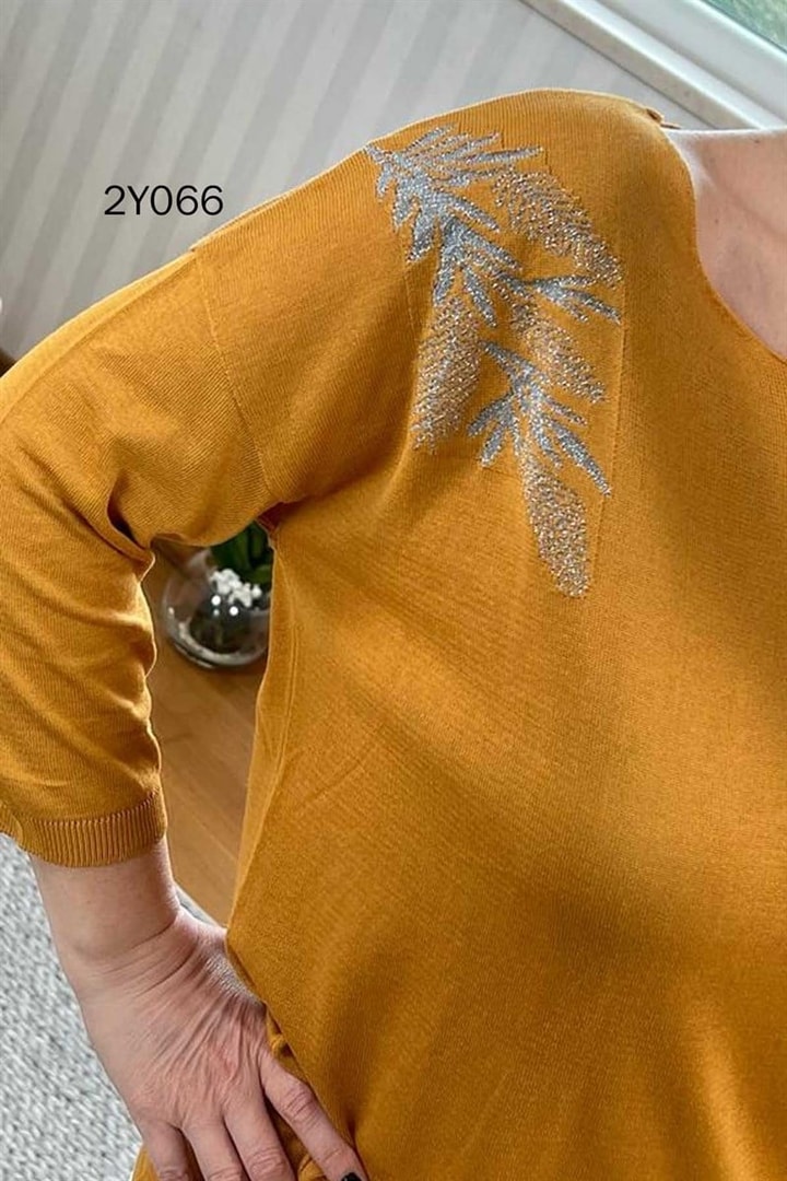 Simli Yaprak İşlemeli Triko Bluz