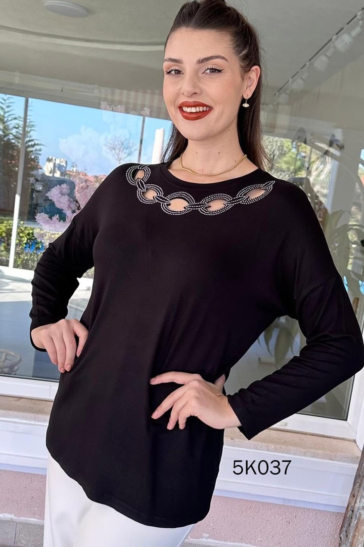 Taş İşlemeli Çilek Bluz