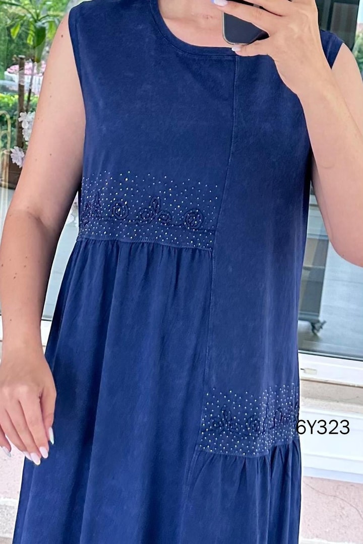 Taş İşlemeli Yıkamalı Pamuk Kumaş Elbise