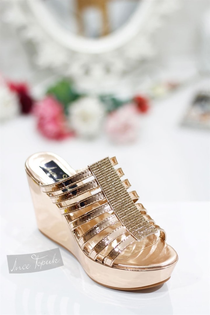Taşlı Dolgu Topuk Terlik