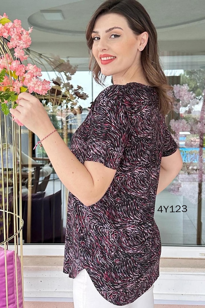 V Yaka Basic Tshirt