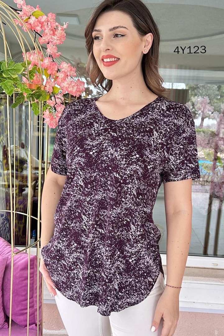 V Yaka Basic Tshirt