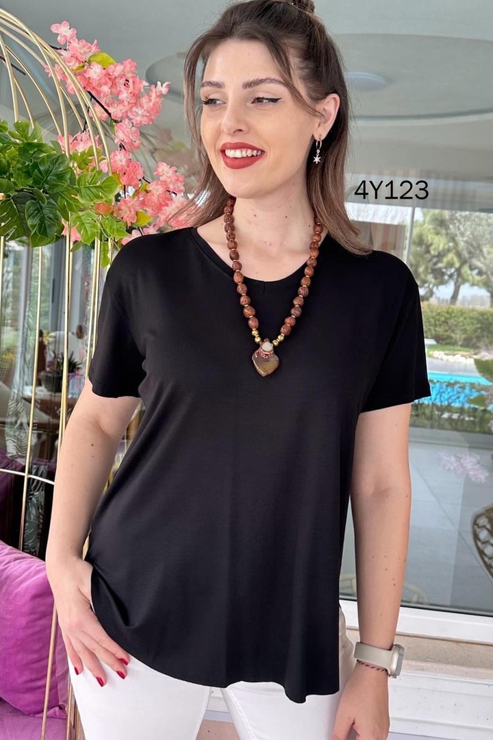 V Yaka Basic Tshirt