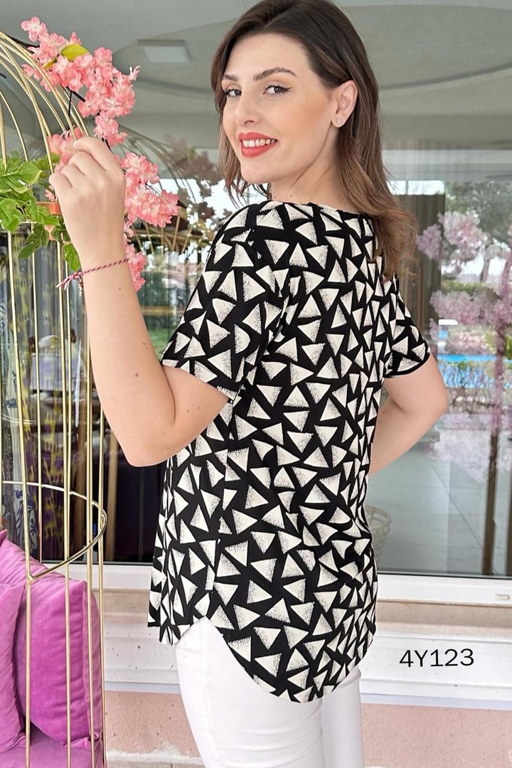 V Yaka Basic Tshirt