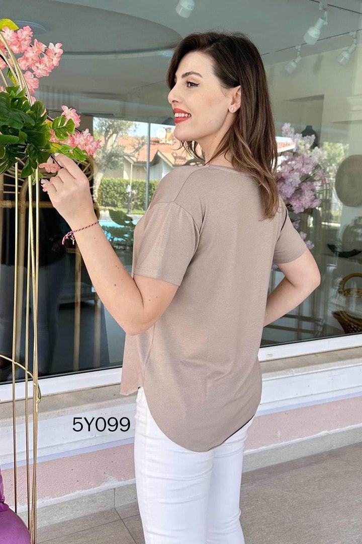 V Yaka Basic Tshirt