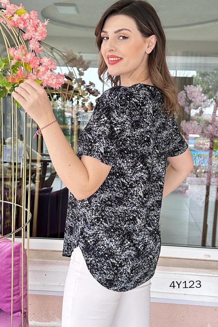 V Yaka Basic Tshirt