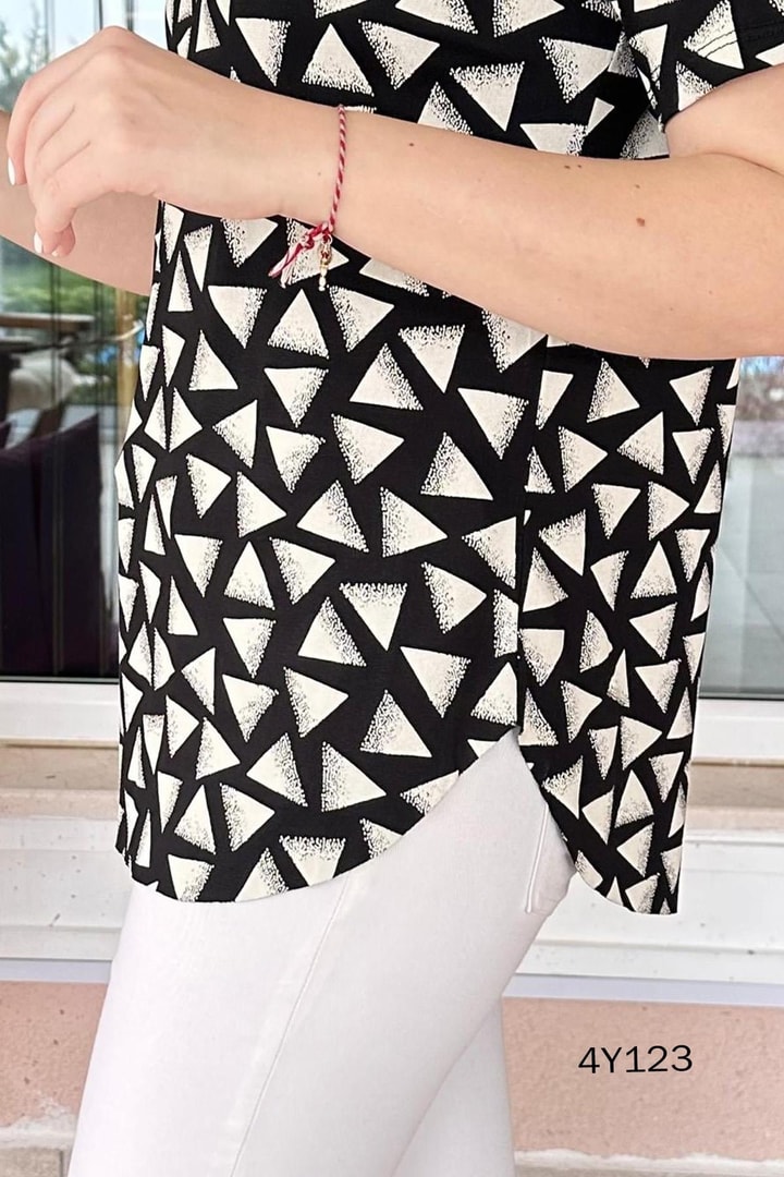 V Yaka Basic Tshirt