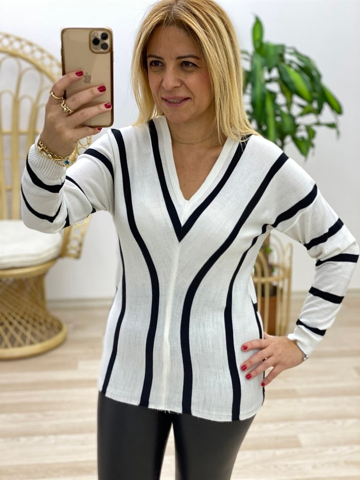 V Yaka Çizgili Triko