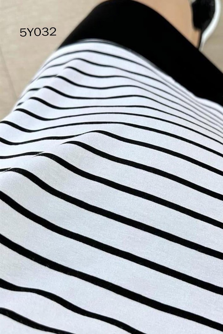 V Yaka Çizgili Viskon Tshirt