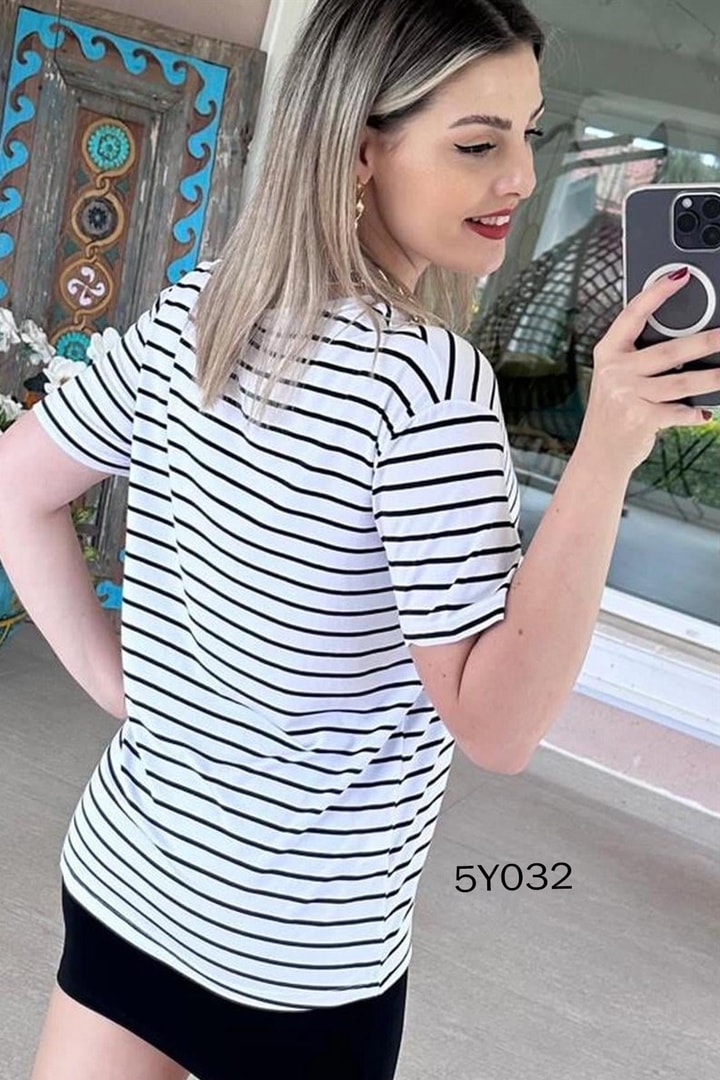 V Yaka Çizgili Viskon Tshirt